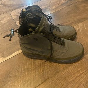 Nike Wmns AF1 Air Force 1 High Shell Cargo Khaki Women’s Sz 7.5